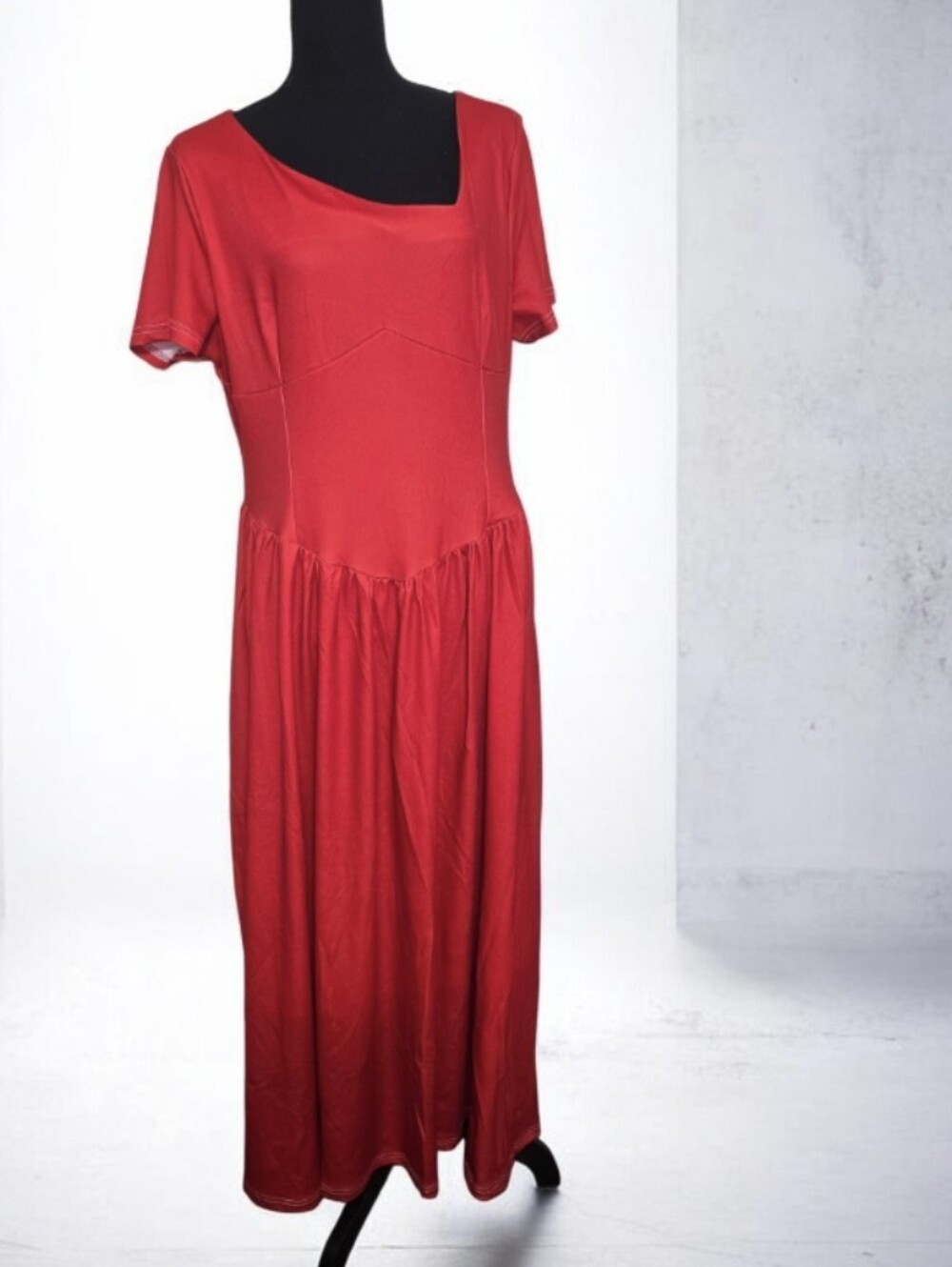 #V03 Red Short-Sleeve Maxi Dress